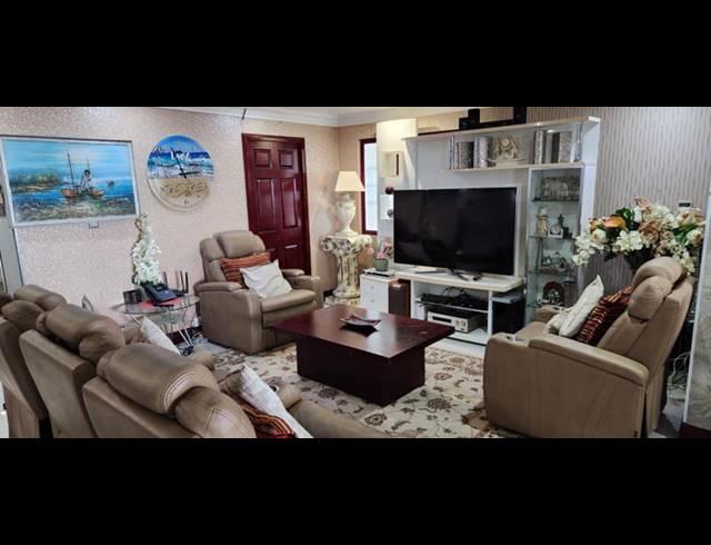 4 BEDROOM APARTMENT FOR SALE IN MORNINGSIDE